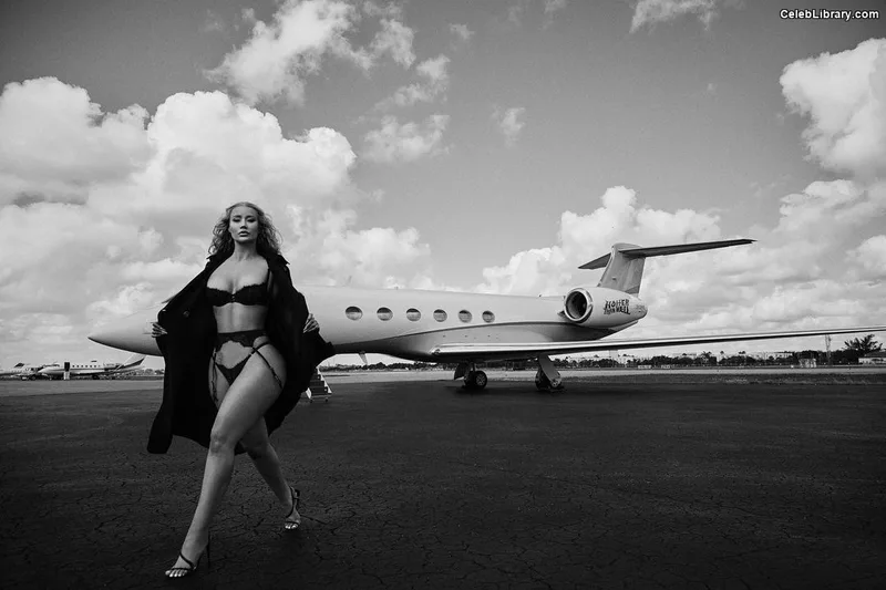 Iggy Azalea photo 1 of 757