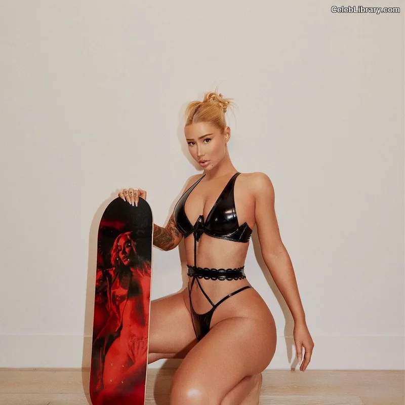 Iggy Azalea photo 3 of 757