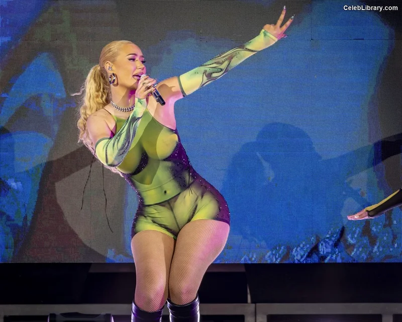 Iggy Azalea photo 17 of 757