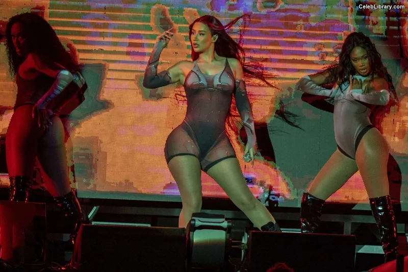 Iggy Azalea photo 9 of 757