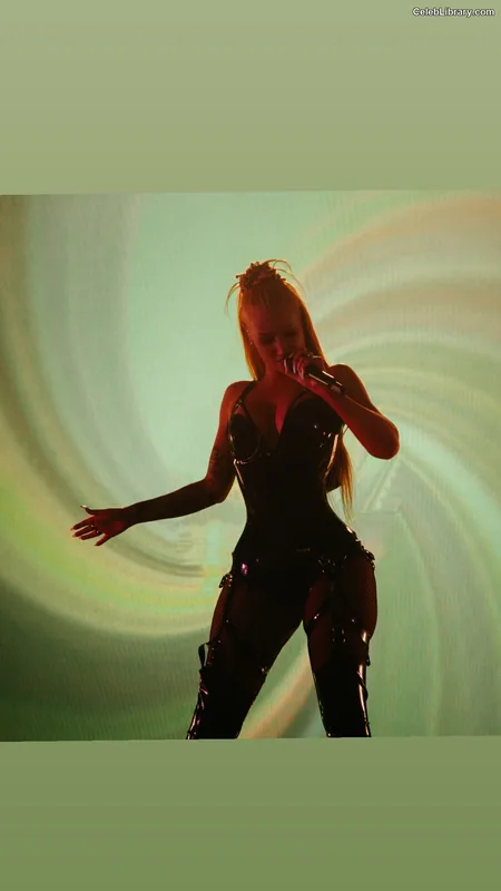Iggy Azalea photo 15 of 757