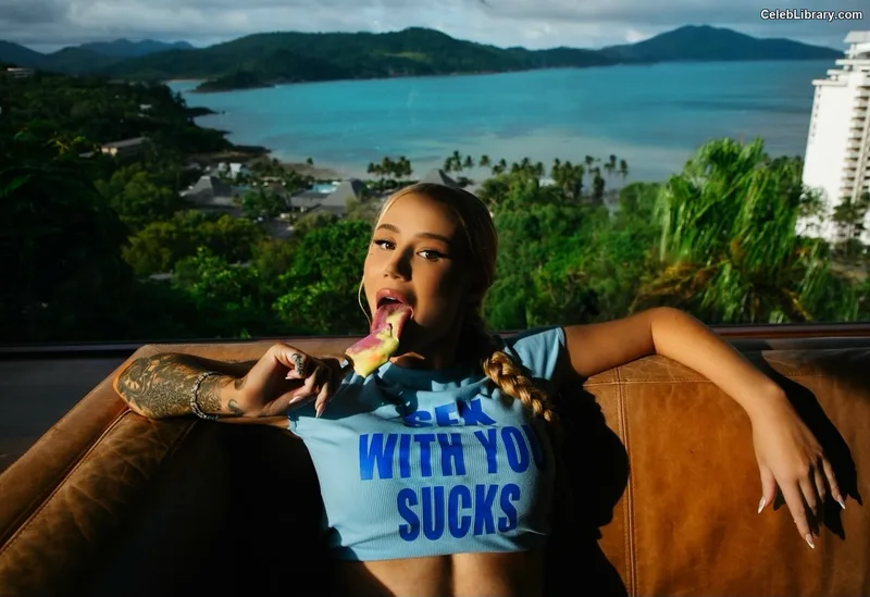 Iggy Azalea photo 18 of 757