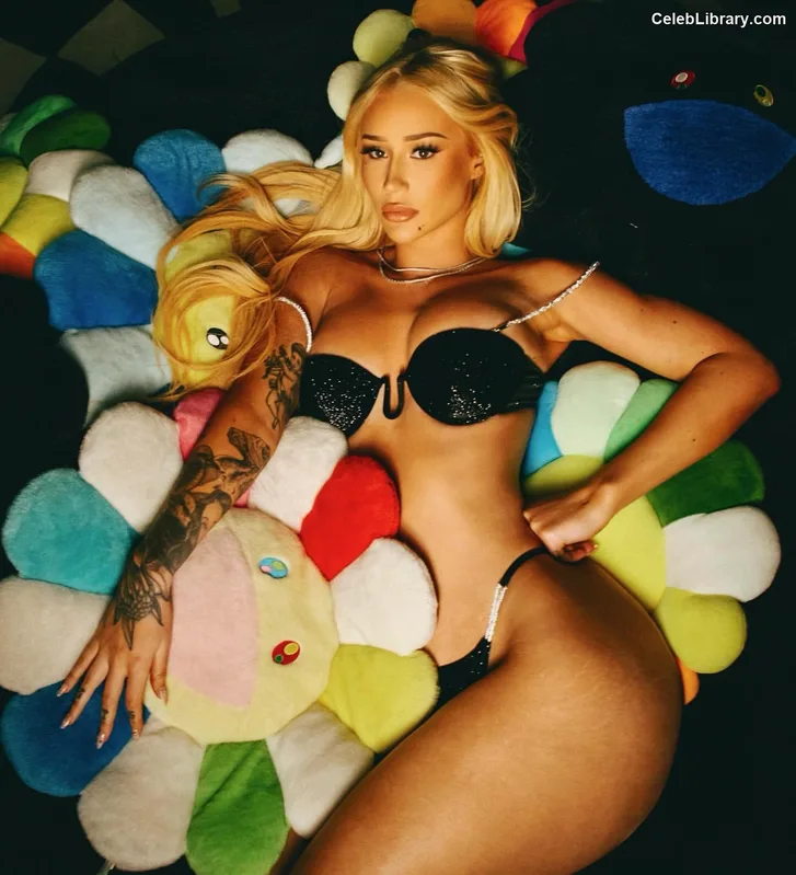 Iggy Azalea photo 3 of 757