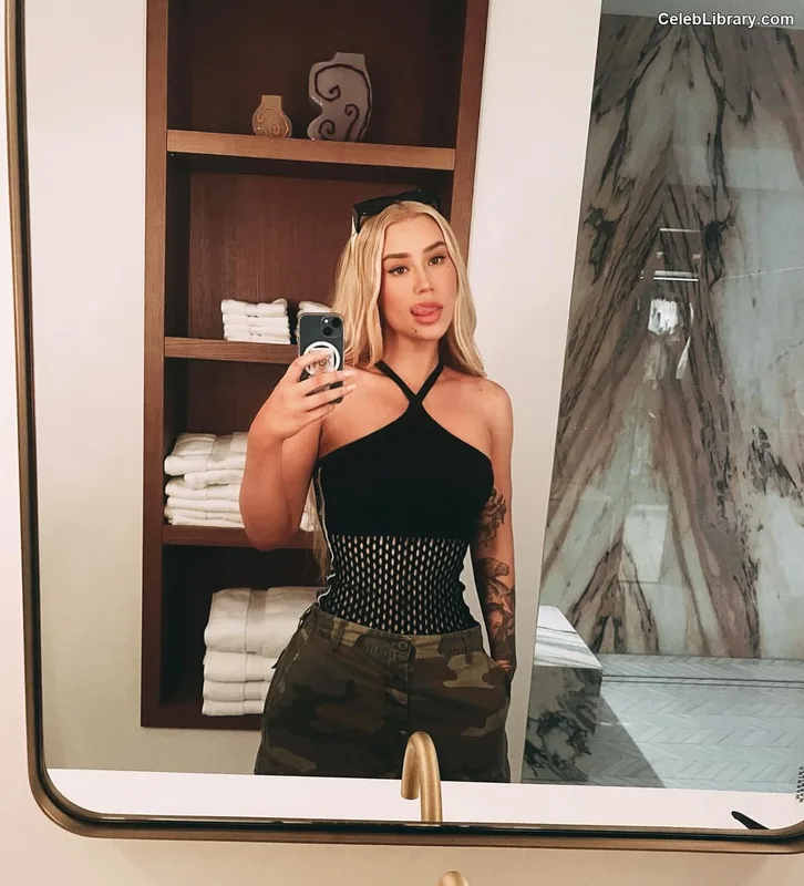 Iggy Azalea photo 4 of 757