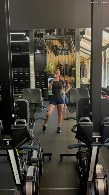 Iggy Azalea photo 9 of 757