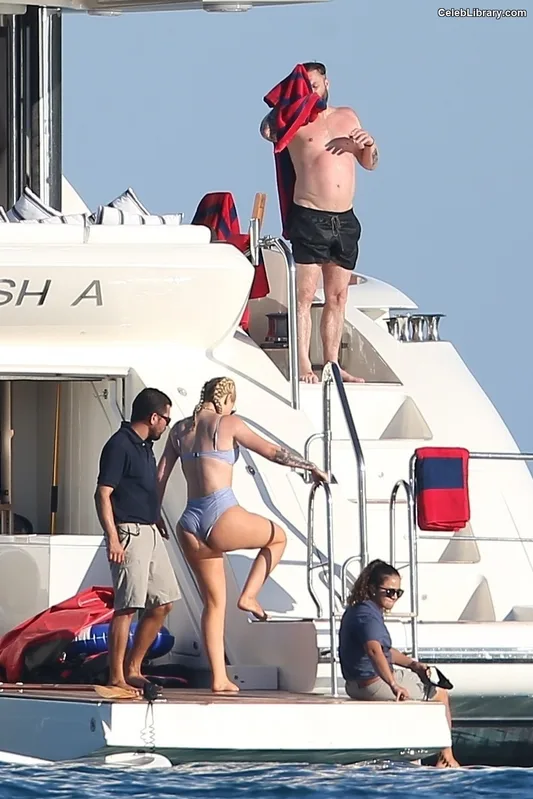 Iggy Azalea photo 3 of 757