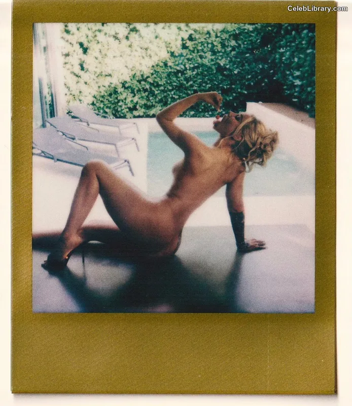 Iggy Azalea photo 3 of 757