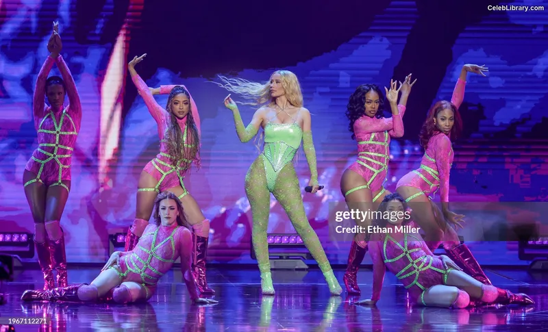 Iggy Azalea photo 16 of 757