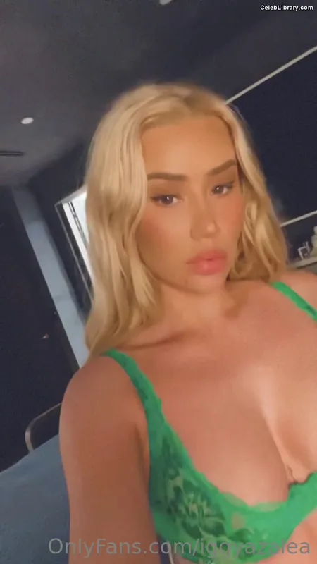 Iggy Azalea photo 4 of 757
