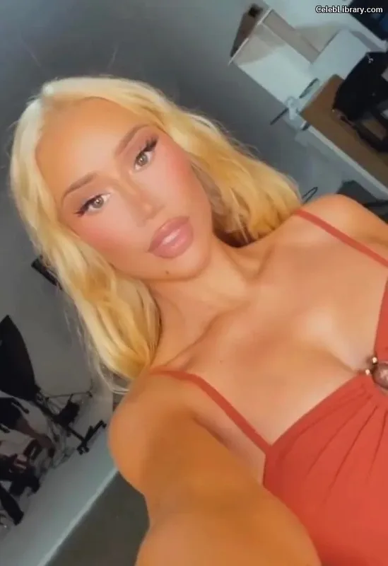 Iggy Azalea photo 12 of 757