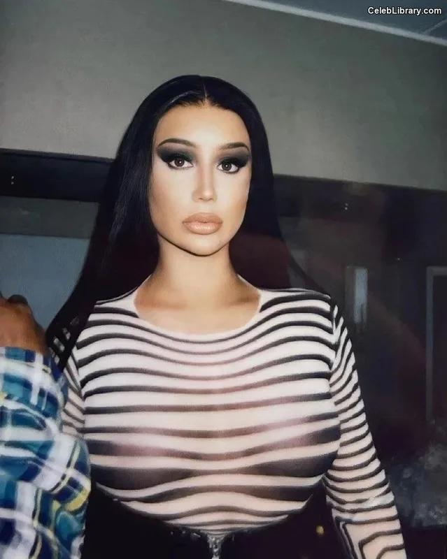 Iggy Azalea photo 14 of 757