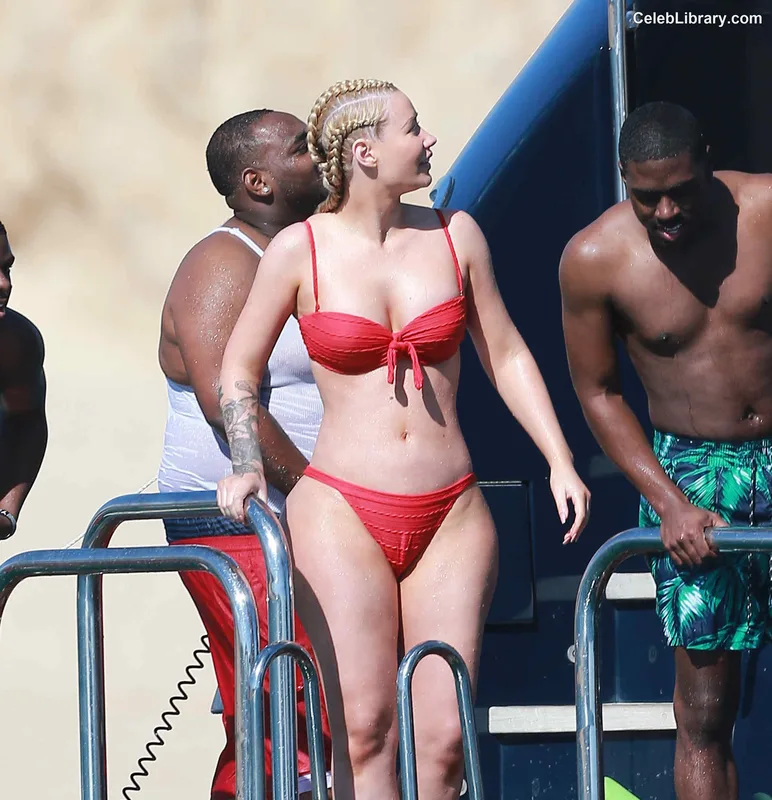 Iggy Azalea photo 1 of 757