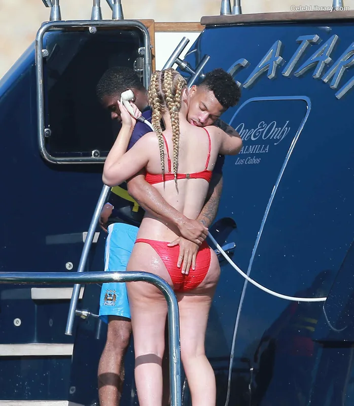 Iggy Azalea photo 2 of 757