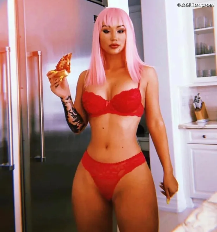 Iggy Azalea photo 1 of 757