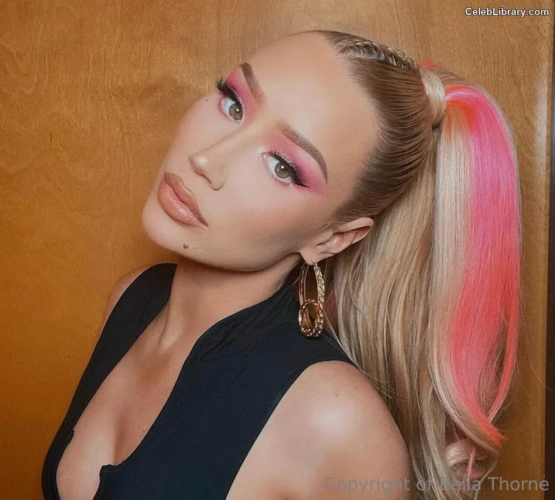 Iggy Azalea photo 3 of 757