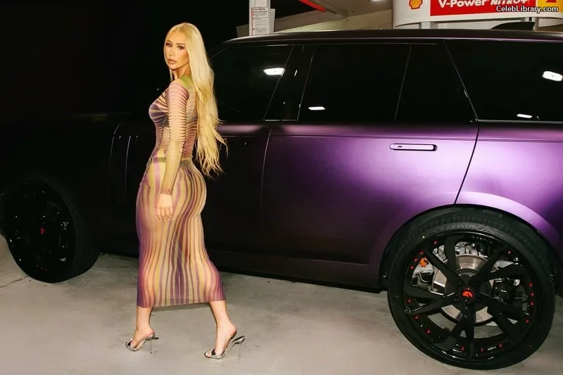 Iggy Azalea photo 4 of 757