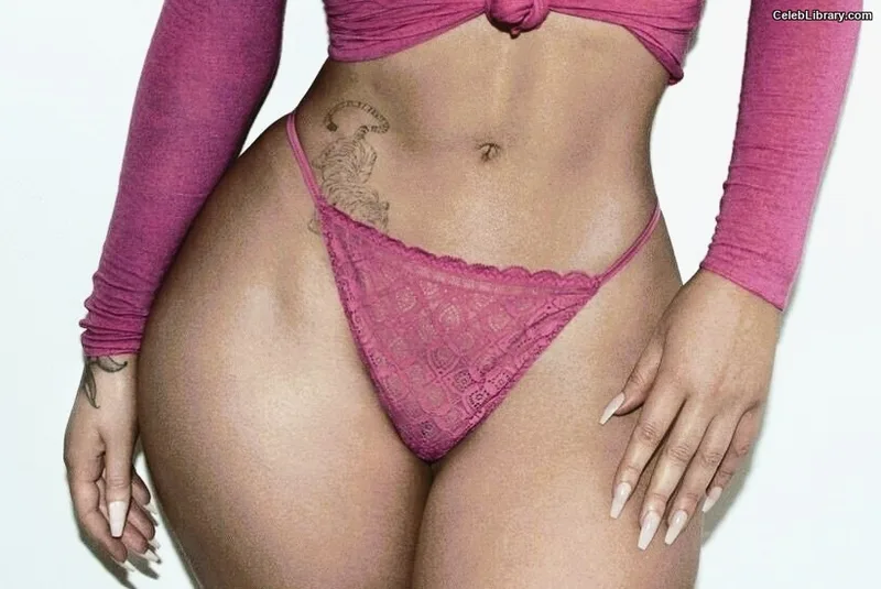 Iggy Azalea photo 1 of 757