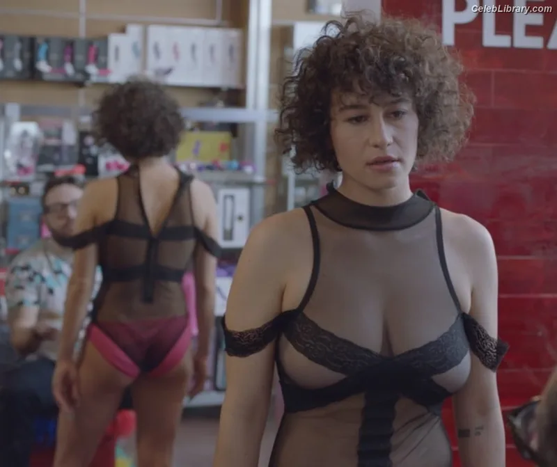 Ilana Glazer photo 10 of 45