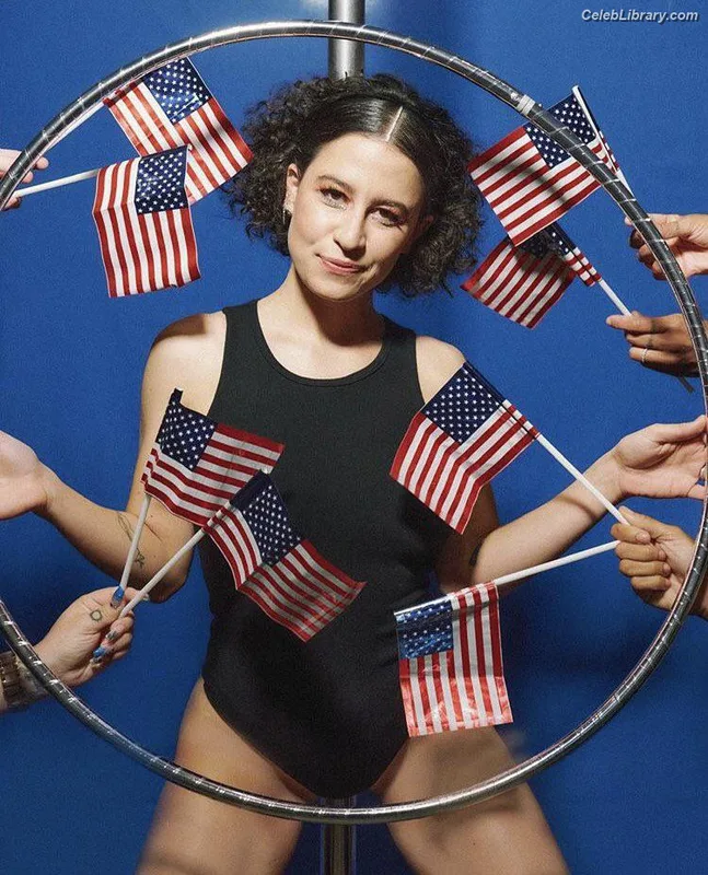 Ilana Glazer photo 16 of 45