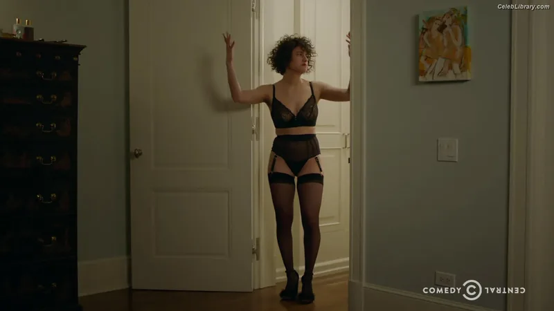 Ilana Glazer photo 17 of 45