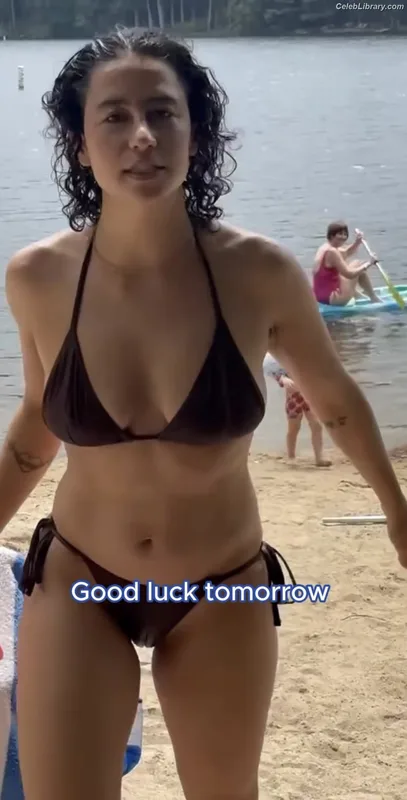 Ilana Glazer photo 23 of 45