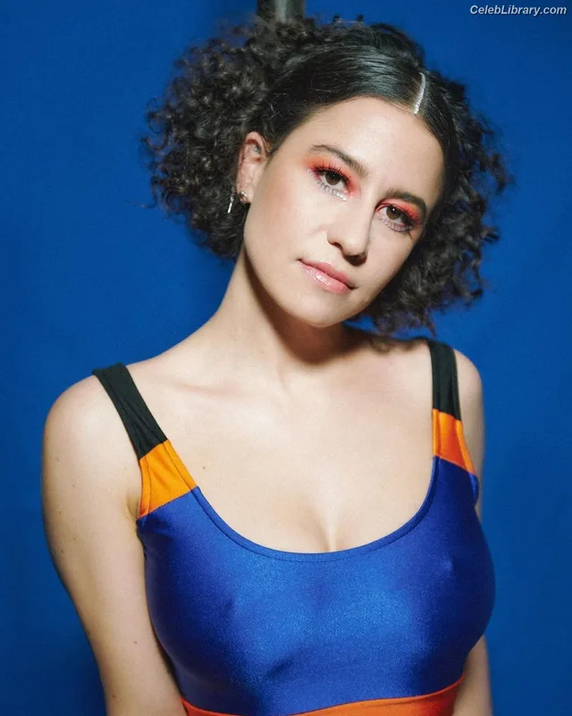 Ilana Glazer photo 2 of 45