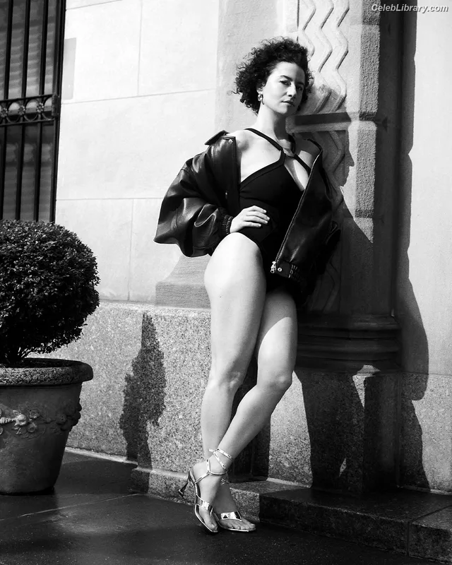 Ilana Glazer photo 3 of 45