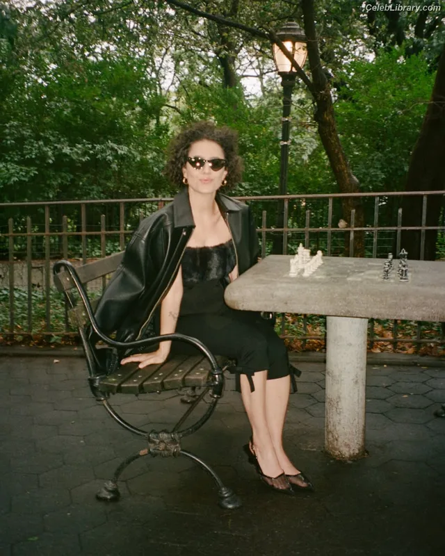 Ilana Glazer photo 7 of 45