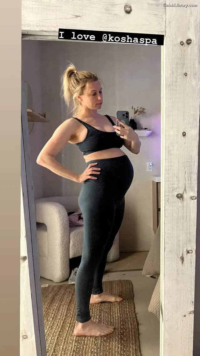 Iliza Shlesinger photo 6 of 91