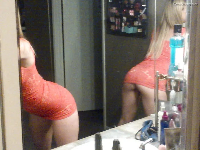 Iliza Shlesinger photo 11 of 91