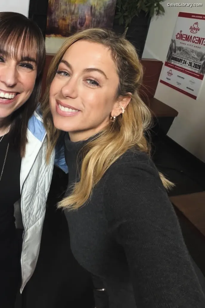 Iliza Shlesinger photo 8 of 91