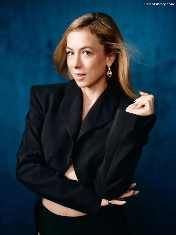 Iliza Shlesinger photo 12 of 92