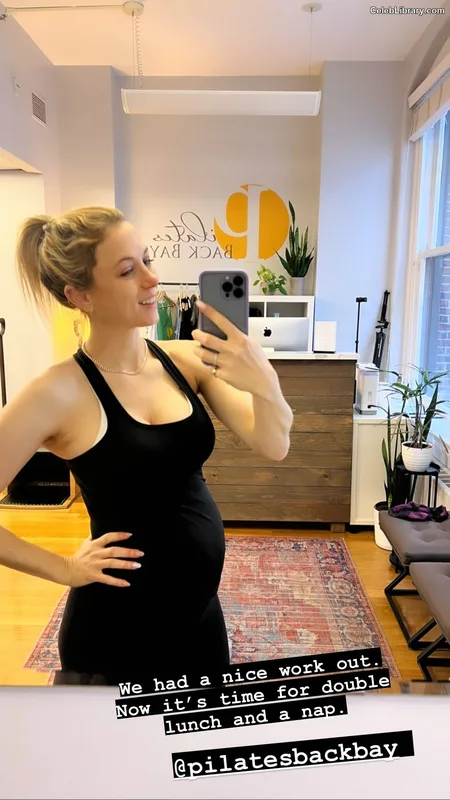 Iliza Shlesinger photo 23 of 92