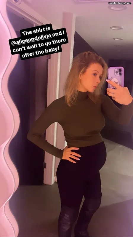 Iliza Shlesinger photo 5 of 92