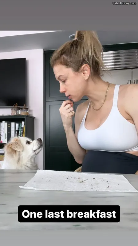 Iliza Shlesinger photo 11 of 92