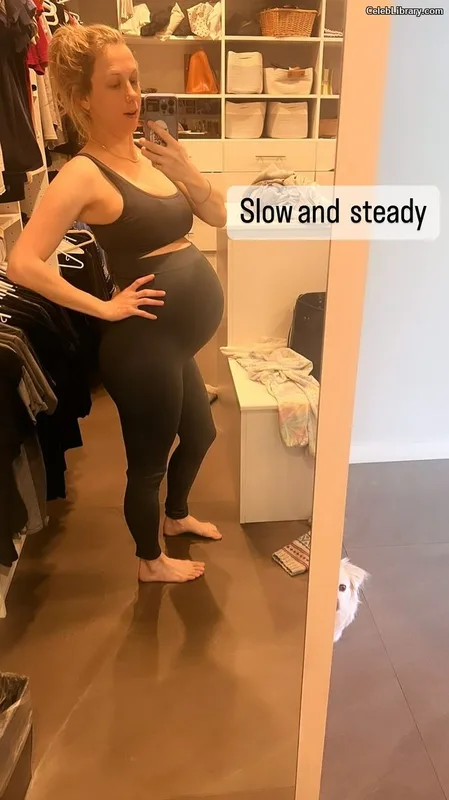 Iliza Shlesinger photo 14 of 92