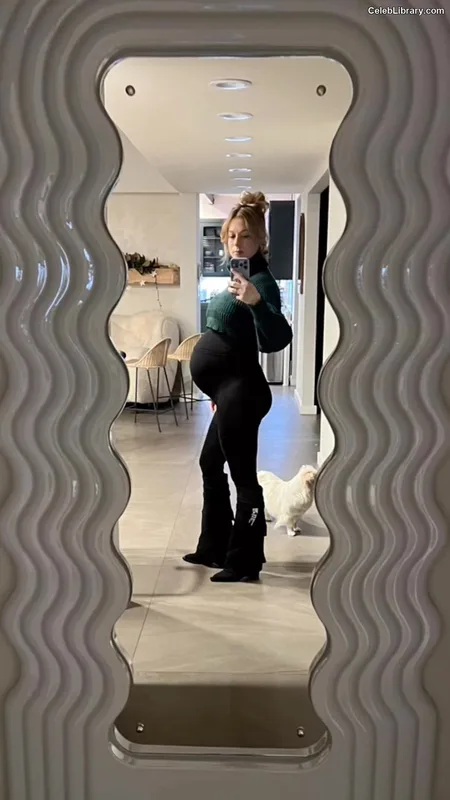 Iliza Shlesinger photo 21 of 92