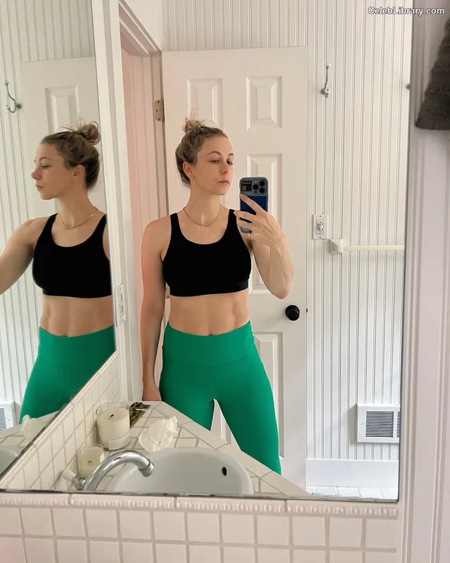 Iliza Shlesinger photo 7 of 92