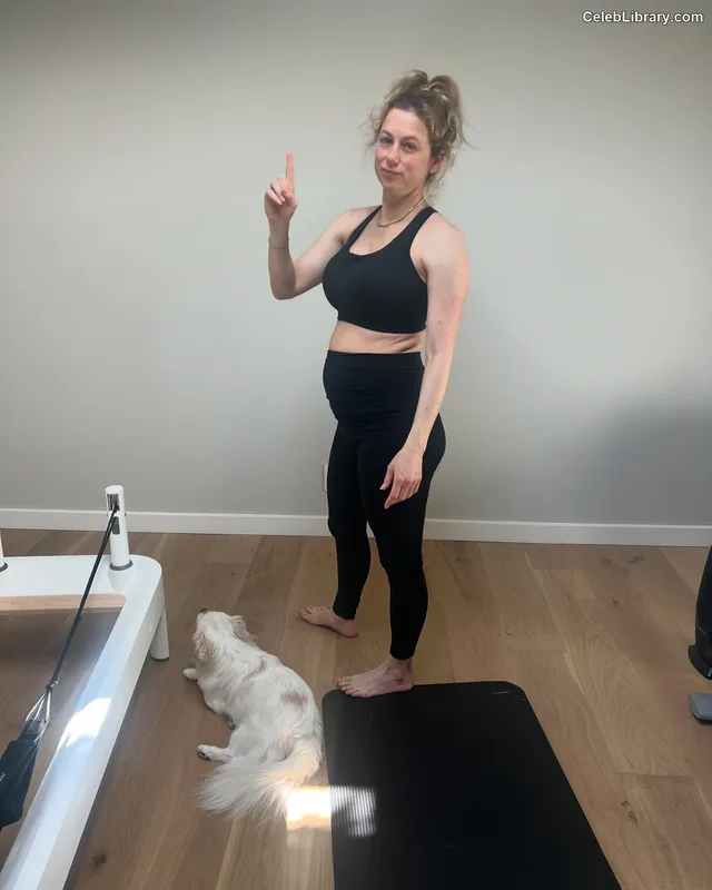 Iliza Shlesinger photo 1 of 92