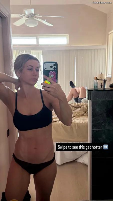 Iliza Shlesinger photo 19 of 92