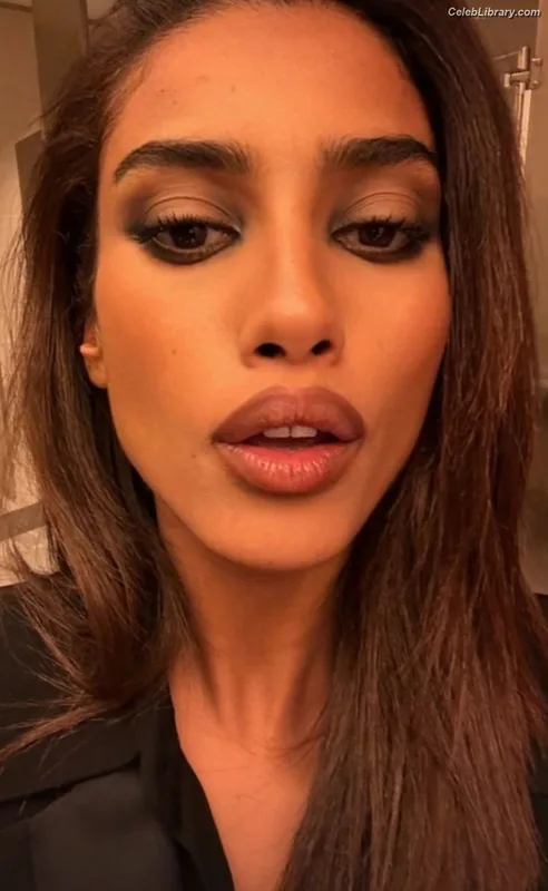Imaan Hammam photo 1 of 58