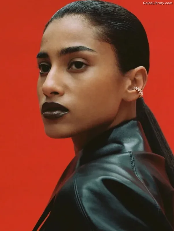 Imaan Hammam photo 17 of 58