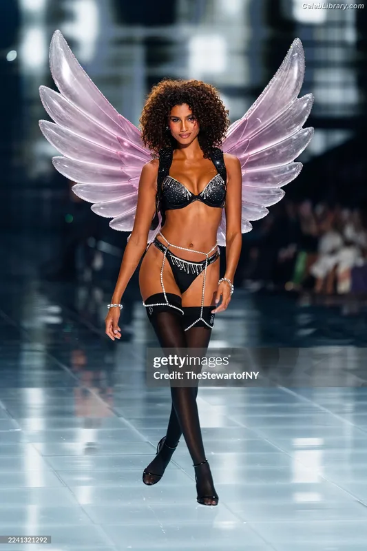 Imaan Hammam photo 11 of 58