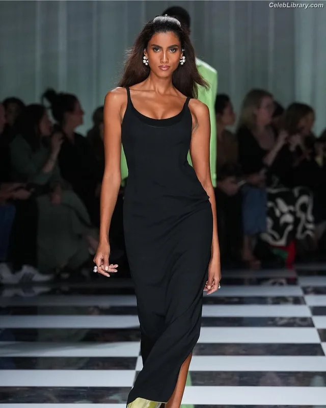 Imaan Hammam photo 20 of 58