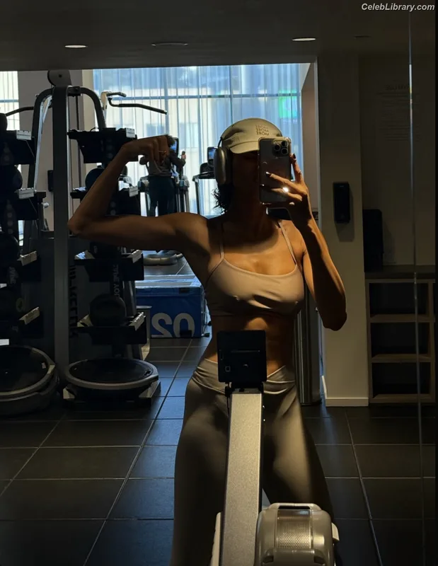 Imaan Hammam photo 8 of 58