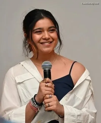 Iman Vellani photo 16 of 333