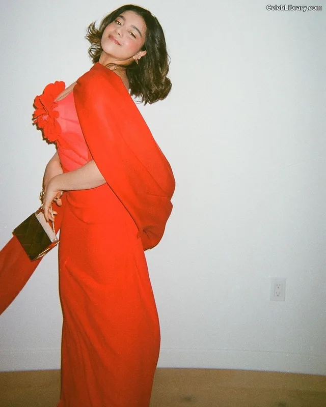 Iman Vellani photo 5 of 334