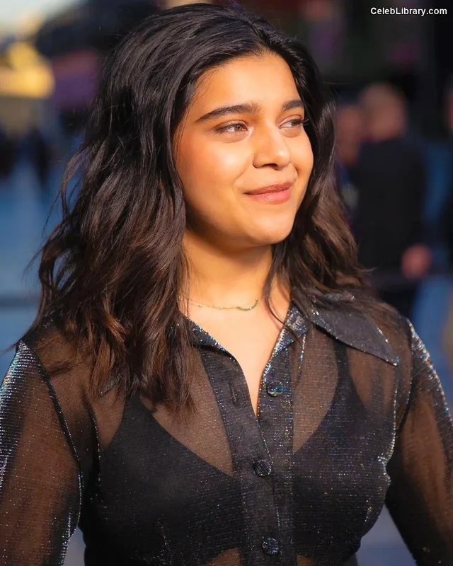 Iman Vellani photo 15 of 334