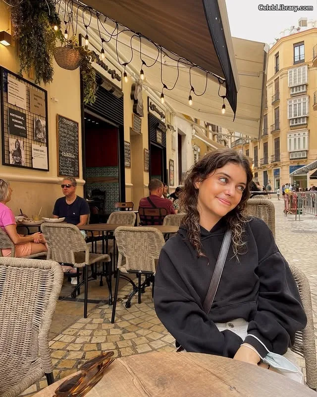 Imane Boudadi photo 17 of 69