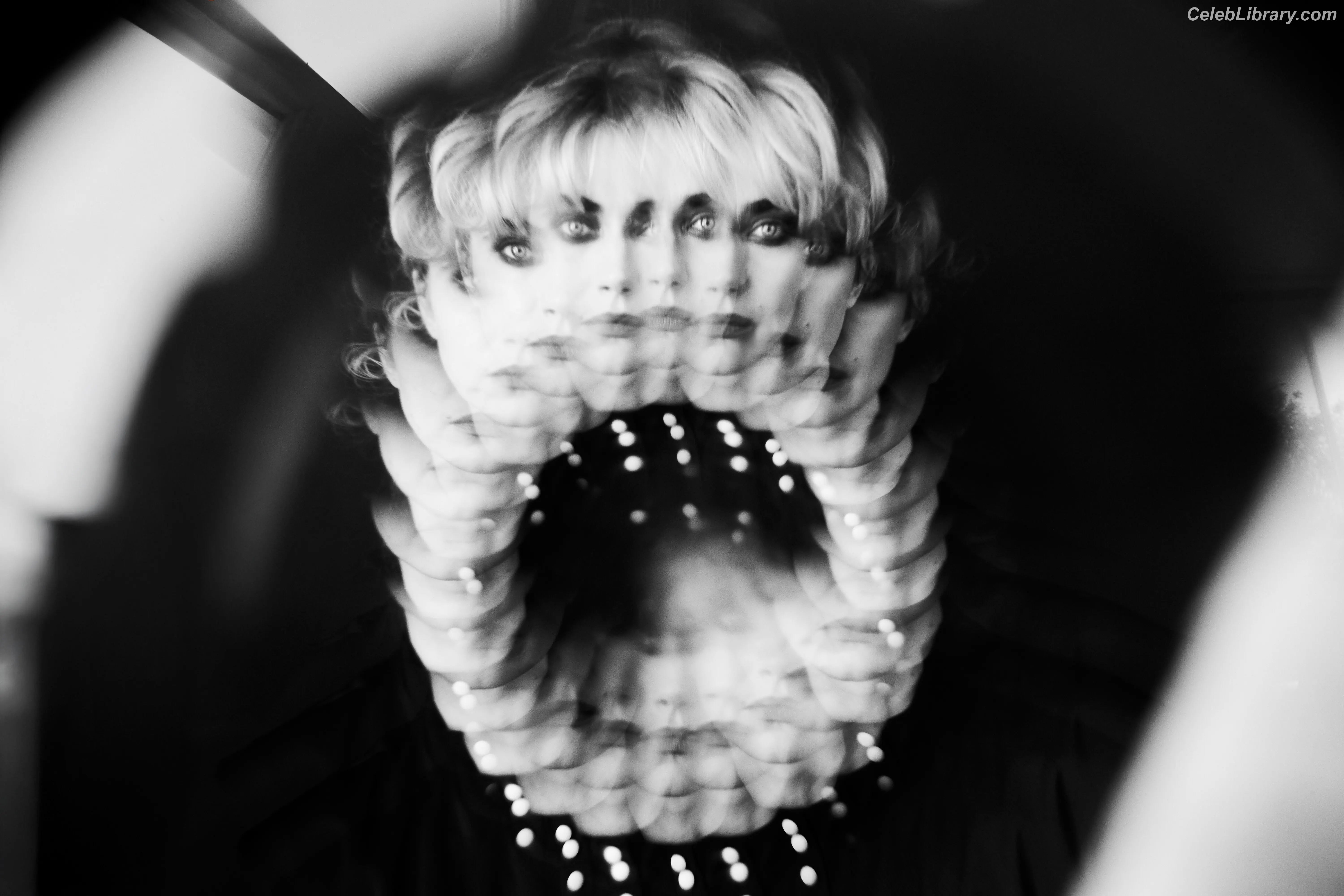 Imogen Poots photo 13 of 209